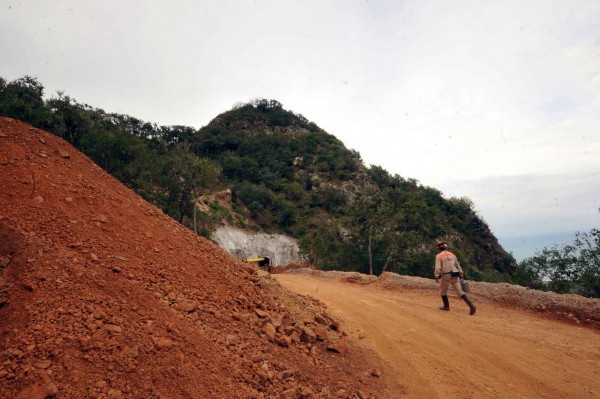 Mina Caballo Blanco proyecto minero suspendido 