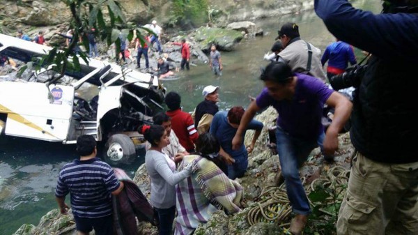 Suben A 21 Los Muertos Tras Accidente En Atoyac Plumas Libres