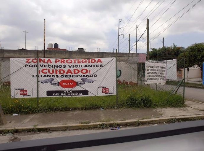 Crean vecinos vigilantes en colonia las Minas de Xalapa, contra inseguridad, SALVESE QUIEN PUEDA ¡¡ Vecinos-690x509