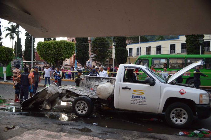 Explota pipa de gas en Nogales y deja 2 niños muertos y varios peregrinos de la Guadalupana heridos  Explosion_de_tanque_22-690x459