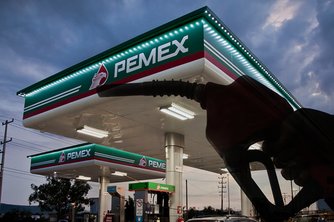 Hay desabasto de gasolina en 4 estados del país reconoce Pemex