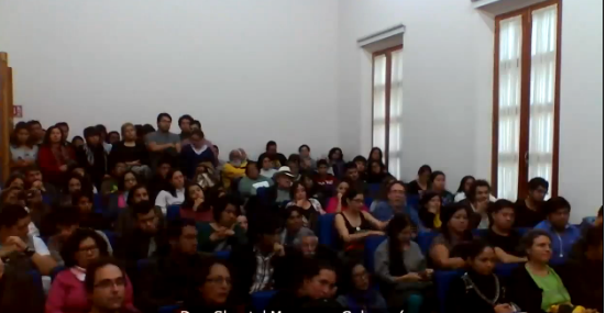 Asistentes del encuentro indígena en auditorio del Instituto de Históricos Sociales de la UV