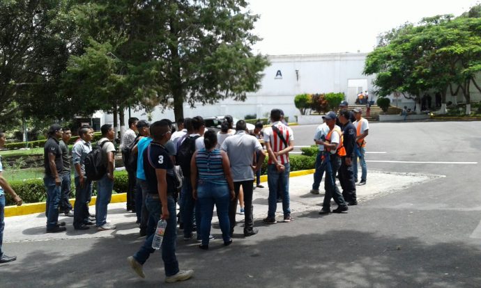 Cadetes protestan en la Academia Estatal de Policía por despidos masivos IMG_7046-690x414