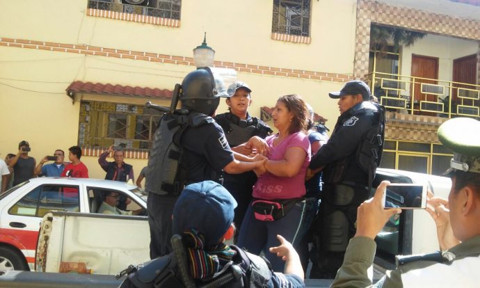 Vendedores ambulantes de Coatepec e inspectores se enfrentan a golpes IMG_7906-690x414