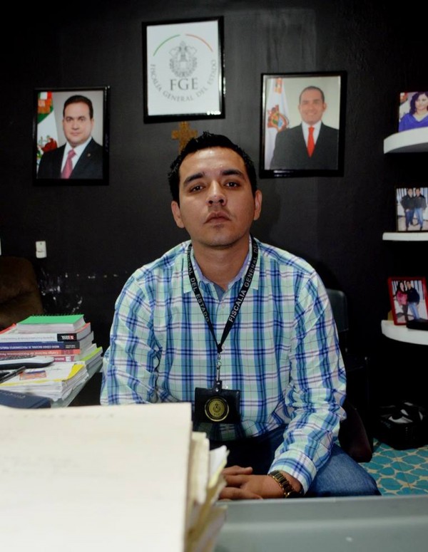 Gob. de Veracruz ofrece 1 MDP de RECOMPENSA a quien proporcione datos por Ex Fiscal ligado a la Delincuencia Organizada en Coatza. Noticias en tiempo real