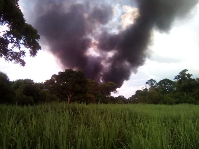 Veracruz: Explosión en Cuichapa por robo de cumbustible deja 8 personas quemadas y 14 carros calcinados. Noticias en tiempo real