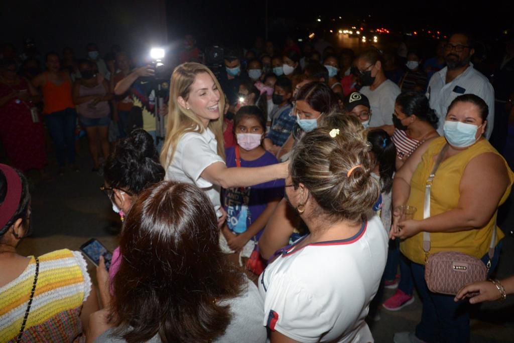 La Alcaldesa Patricia Lobeira De Yunes Enciende Las Luminarias Del