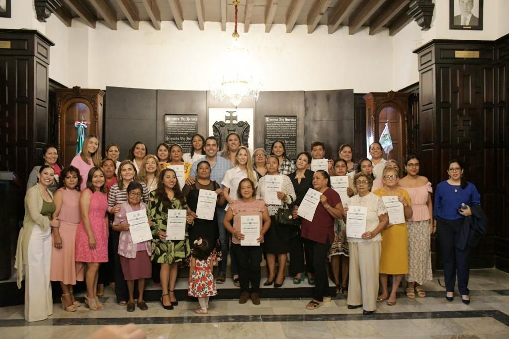 Reconoce Alcaldesa Patricia Lobeira De Yunes A Destacadas Mujeres De La