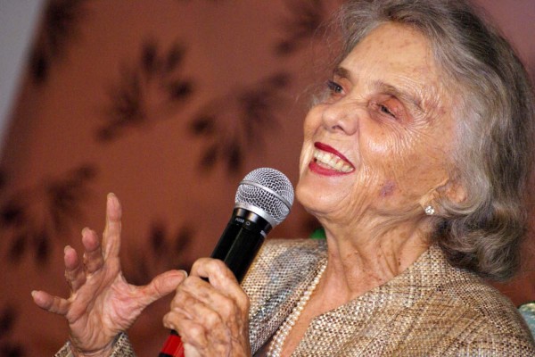 Elena Poniatowska en la FILU 2008/Fotover