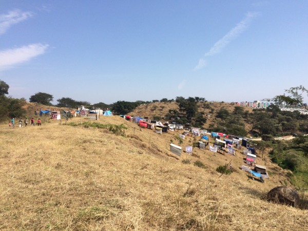 Aproximadamente 300 personas llegaron con machetes y maquinaria para posesionarse del área verde/Foto: Karlo Reyes