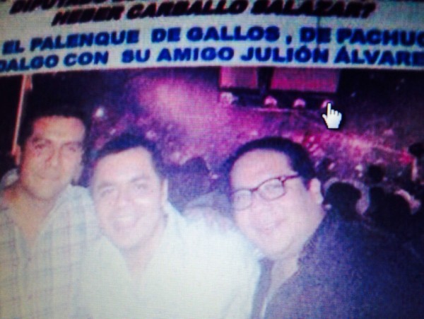 Diputado Eduardo Robles Castellanos de lentes a la derecha