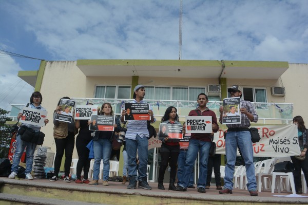 Reporteros de la zona de Veracruz-Boca del Río protestaron afuera del palacio municipal de Medellín/Fotover
