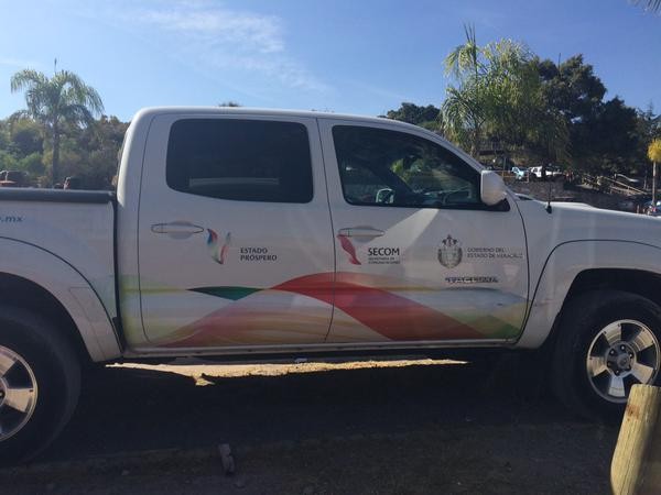 Ricardo García no quiso revelar el nombre del empleado de gobierno que utilizó esta camioneta oficial para un paseo familiar/Foto Francisco de Luna