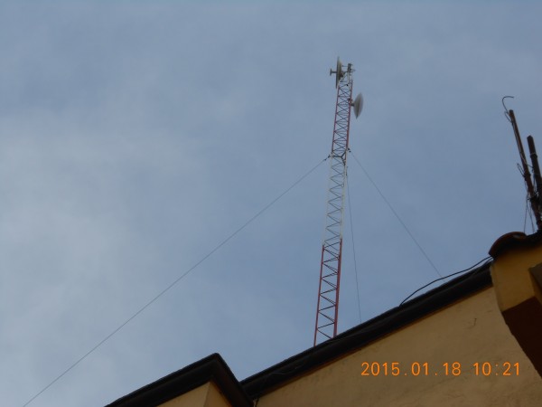 La antena fue instalada el 16 de enero de este año sobre la vivienda ubicada en el número 45 de la calle Santa Cecilia