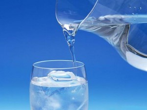 El agua es el único líquido que necesitan tus órganos vitales para realizar su trabajo. ¡Tómala!