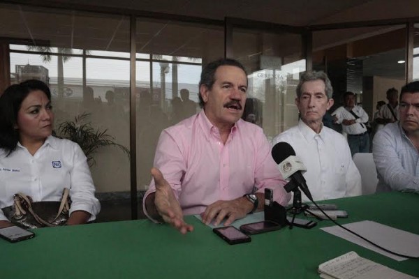 Juan Bueno Torio diputado federal aspirante a la candidatura del PAN al gobierno estatal