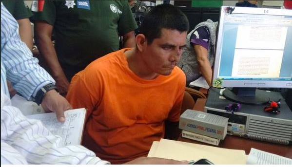 Con visibles huellas de golpes en la cara compareció Noé Clemente uno de los presuntos asesinos de Moisés Sánchez