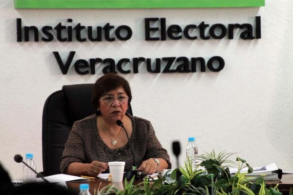 Carolina Viveros titular del IEV no pagó salarios a empleados