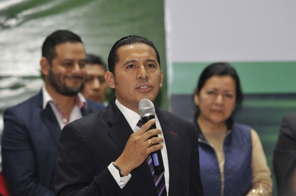 Erika Lagos durante su registro en el PRI como precandidato a diputado federal por el distrito de Acayucan/Fotover