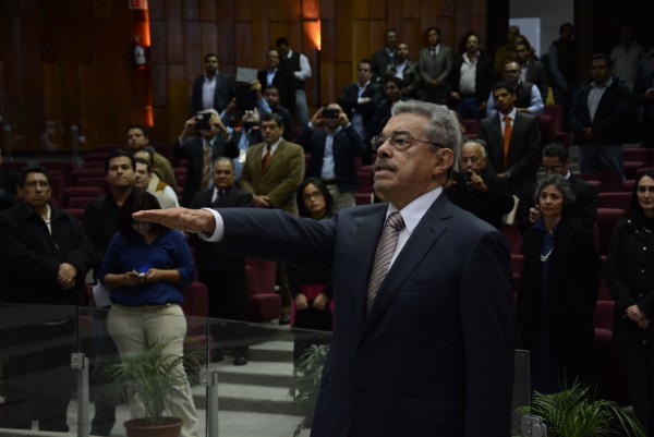 Ayer diputados locales le tomaron la protesta a Eduardo Andrade como nuevo magistrado del poder judicial de Veracruz/Fotover