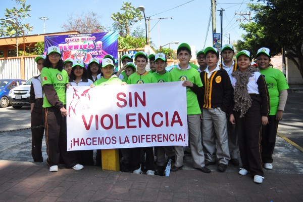 Alumnos de la secundaria Técnica Tres/Fotover