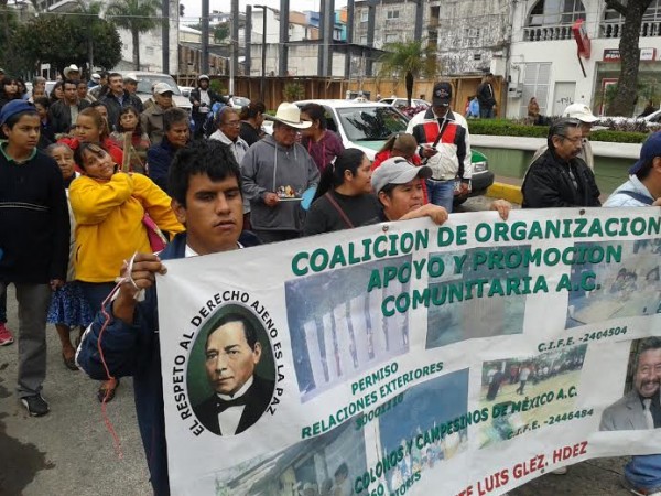 Las amas de casa jalaron cacerolas y ollas para hacer escándalo/ Foto. F. de Luna 