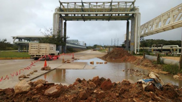 Coatzacoalcos gracias al priísta Joaquín Caballero Rosiñol recibirá a inversionistas con los baches y hoyos abiertos/ Foto Plumas Libres