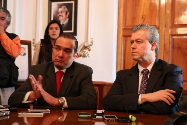 El fiscal del estado estuvo acompañado por Gerardo Buganza quien negó mandar "orejas" para espiar protestas de un grupo de periodistas/Fotover