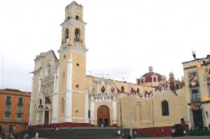 Mientras miles de ciudadanos no tienen dónde vivir, municipio dona propiedades a iglesia católica