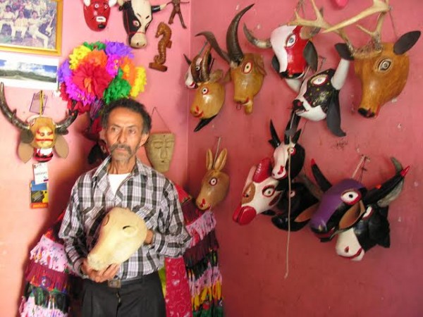 Los artesanos de Coyolillo, piden apoyo en la difusión de sus fiestas de carnaval/ F. de Luna