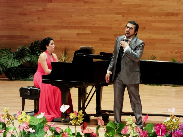 Isabel Ladru00F3n de Guevara y Armando Mora