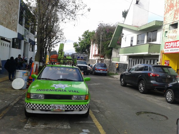 Calle utilizada como estacionamiento de Tránsito del Estado/Foto: Francisco de Luna
