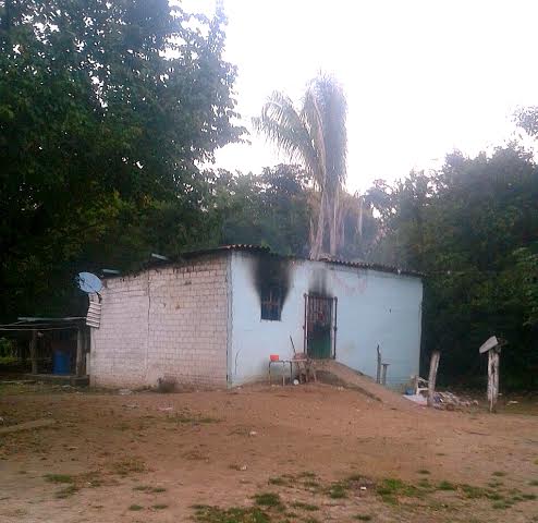 Los dueños de esta vivienda ya se habían ido cuando llegaron a rematarlos/ Foto Plumas Libres