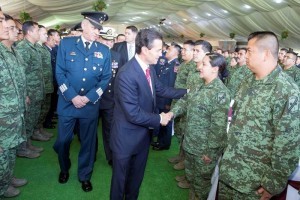 Ceremonia al ejército en campo Marte, México, D.F