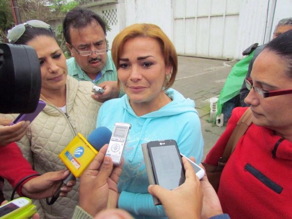 Familiares y amigos recibieron a MaryJose afuera del penal/Fotover