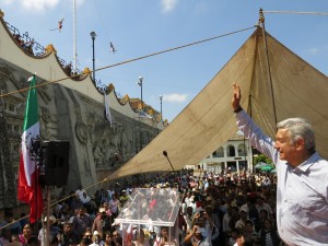 En Papantla, AMLO lamentó los despidos que anunció PEMEX