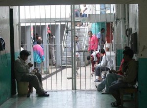 Hay más de 400 reos en un penal de sólo para 200