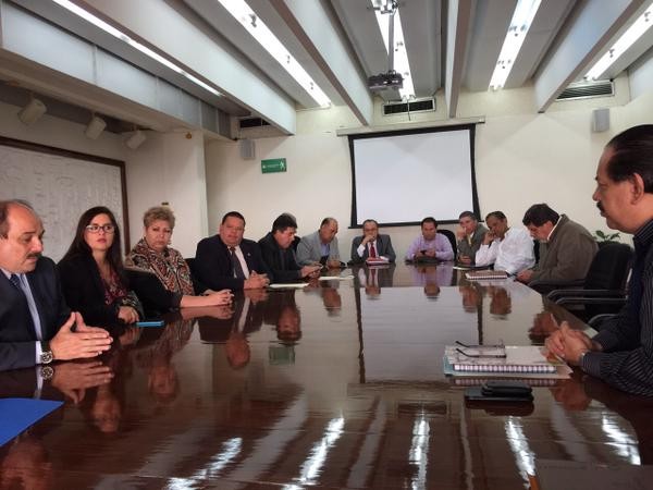 Ahora no les mandaron a la policía para sacarlos, pero los volvieron a dejar plantados/ Foto CCE
