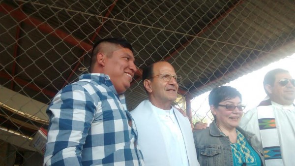 Alejandro Solalinde acudió al homenaje a favor de las Patronas que continúan apoyando a migrantes en sur de Veracruz/ Foto Plumas Libres