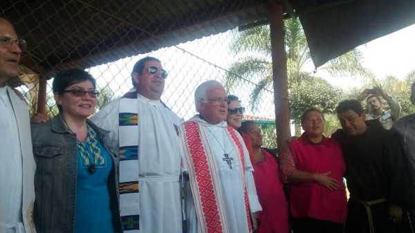 A la ceremonia también llegó el obispo de Saltillo, Coahuila, Raúl Vera/ Foto Plumas Libres