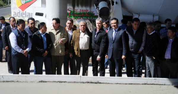 El 27 de noviembre llegaron al retorno de Central de Abastos, Gerardo Buganza, el alcalde de Xalapa Américo Zúñiga y el de Emiliano Zapata Daniel del Olmo, prometieron una obra que nunca llegó