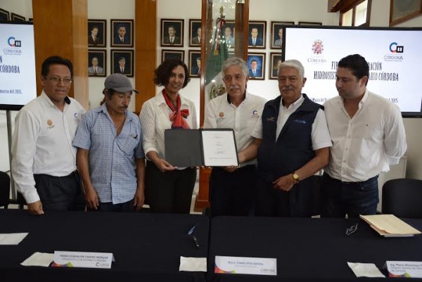 Ayer se puso en marcha en la comunidad de San Aparicio el programa “Cosechando Agua de Lluvia” que beneficiará a 65 mil ciudadanos