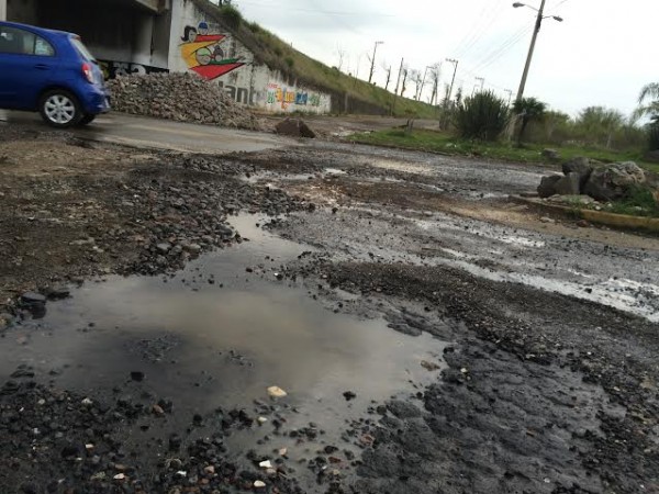 Así luce retorno Central de Abastos las Trancas, baches que superan cráteres lunares y Américo Zúñiga no ofrece resultados