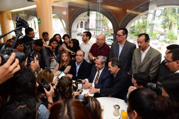 Diputados locales del PAN en rueda de prensa