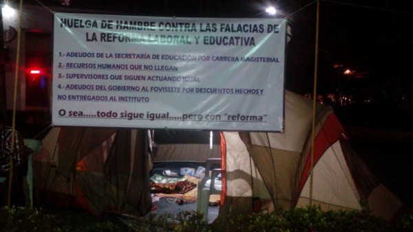 Si más maestros siguieran el ejemplo de este valiente profesor, las autoridades harían cambios.. Foto Plumas Libres