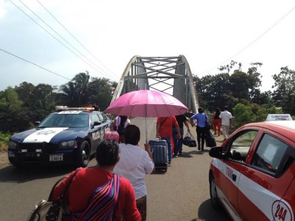 Los manifestantes cerraron acceso a un puente hartos porque no los escuchan/ Plumas Libres