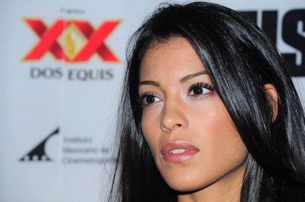 La actriz mexicana Stephanie Sigman fue incluída en la película porque gobierno de México pagó 14 millones de pesos/Foto: entretenimiento.starmedia.com