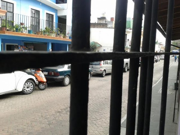 Los abarroteros dicen que la policia en Xalapa sólo se pasea/ Foto F.de luna