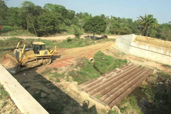 Las obras se mantienen suspendidas desde hace 4 años y son urgentes para habitantes del sur de Veracruz/ Foto Plumas Libres