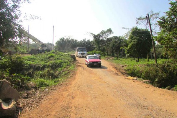 Enviados de gobernación prometieron que en 30 días continuarán los trabajos/ Foto Plumas Libres